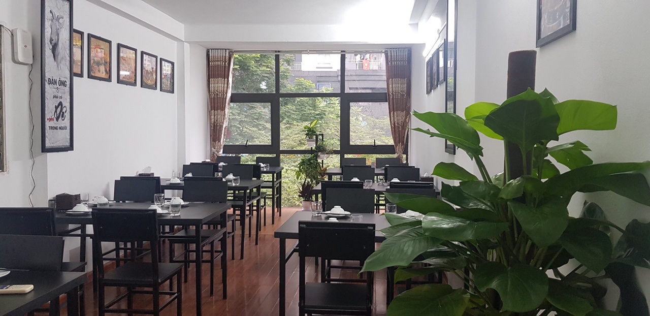 Không gian nhà hàng ẩm thực dê núi Ninh Bình tại Hà Nội